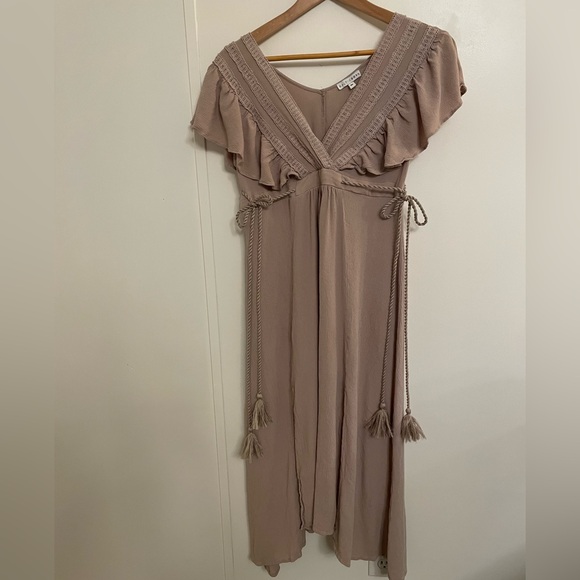 Baltic Born Jennifer Sand  Midi Dress V Neck Boho Size M Flutter Sleeved - Picture 5 of 12